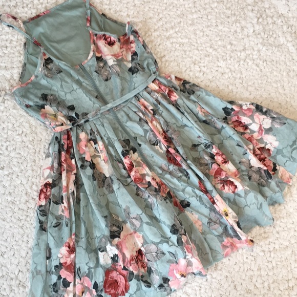 NWT Lace Fit & Flair Floral Dress Netted Underlay - Picture 11 of 16